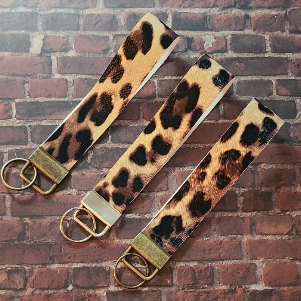 Leopard wristlet key fob